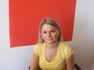 KleineMause Gangbang, Orgien, Piercing, Pornographie, Tattoos, Blondinen, lange Haare, blaue Augen, Online Kontakte