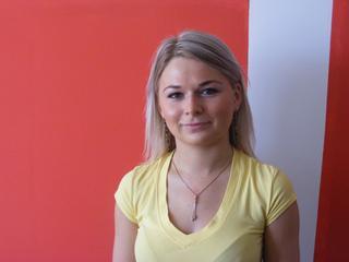 KleineMause Gangbang, Orgien, Piercing, Pornographie, Tattoos, Blondinen, lange Haare, blaue Augen, Online Kontakte
